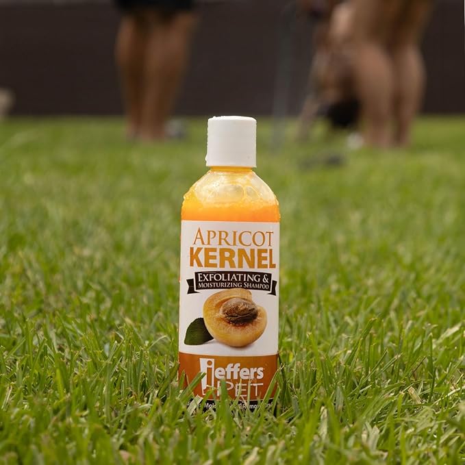 Jeffers Pet Apricot Kernel Shampoo – Detergent & Soap Free Exfoliating & Moisturizing Formula for Dogs, Cats, Puppies, Ferrets & Rabbit – Coconut Cleanser, Apricot Scent, Vitamins A&D, 17 oz