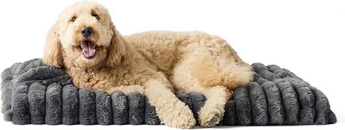 TOWN & COUNTRY LUXE CuddleTown Ribbed Bubble Stripe Pillow Crate Mat Pet Bed, Machine Washable Cover, Soft & Calming, Non-Slip Bottom, Dark Grey, Medium 35"x24"x3"