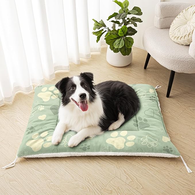 Dog Crate Bed Washable Crate Pad Green Love Printed Soft Fluffy Pet Sleeping Mat for Large Medium Small Animals(Love S)