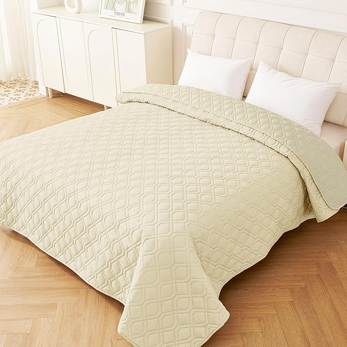 hyha Waterproof Dog Bed Blanket, Soft Pet Blankets, Waterproof Couch Cover for Dogs, Reversible Sofa Covers Washable for Furniture (82x102 Inch, Beige/Beige)