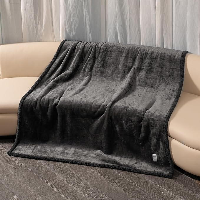Waterproof Dog Blanket Reversible Pet Bed Cover Puppy Blankets Leakproof Sofa Couch Cover Cat Pet Blanket for Warm Fluffy Washable Grey Mat-M