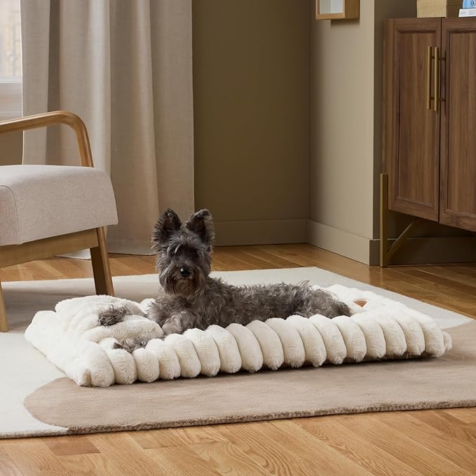 TOWN & COUNTRY LUXE CuddleTown Ribbed Bubble Stripe Pillow Crate Mat Pet Bed, Machine Washable Cover, Soft & Calming, Non-Slip Bottom, Cream, Medium 35"x24"x3"