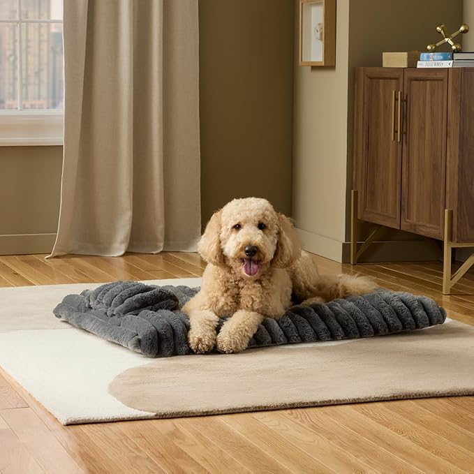 TOWN & COUNTRY LUXE CuddleTown Ribbed Bubble Stripe Pillow Crate Mat Pet Bed, Machine Washable Cover, Soft & Calming, Non-Slip Bottom, Dark Grey, Large 42"x28"x3"