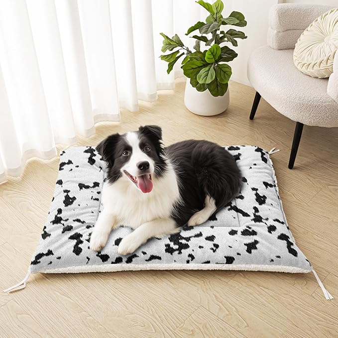 Dog Crate Bed Washable Crate Pad Black White Printed Soft Fluffy Pet Sleeping Mat for Large Medium Small Animals(S)