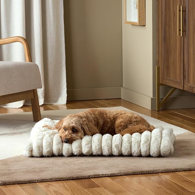 TOWN & COUNTRY LUXE CuddleTown Ribbed Bubble Stripe Pillow Crate Mat Pet Bed, Machine Washable Cover, Soft & Calming, Non-Slip Bottom, Dark Grey, Small 30"x21"x3"