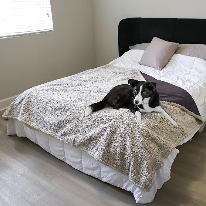 Kritter Planet Waterproof Pet Blanket for Bed, Reversible Sherpa Fleece Protector Couch Cover for Pets, Liquid Proof Furniture Protector for Medium Large Dogs