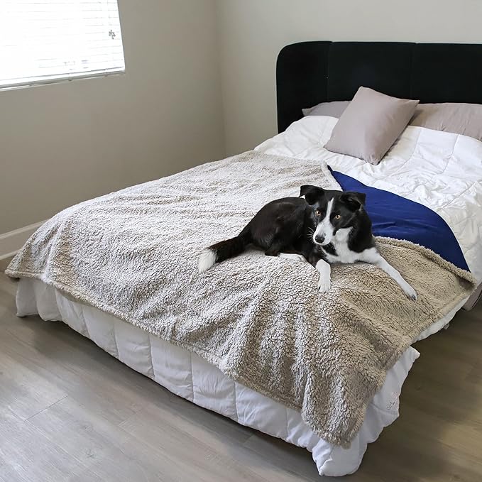 Kritter Planet Waterproof Pet Blanket for Bed, Reversible Sherpa Fleece Protector Couch Cover for Pets, Liquid Proof Furniture Protector for Medium Large Dogs
