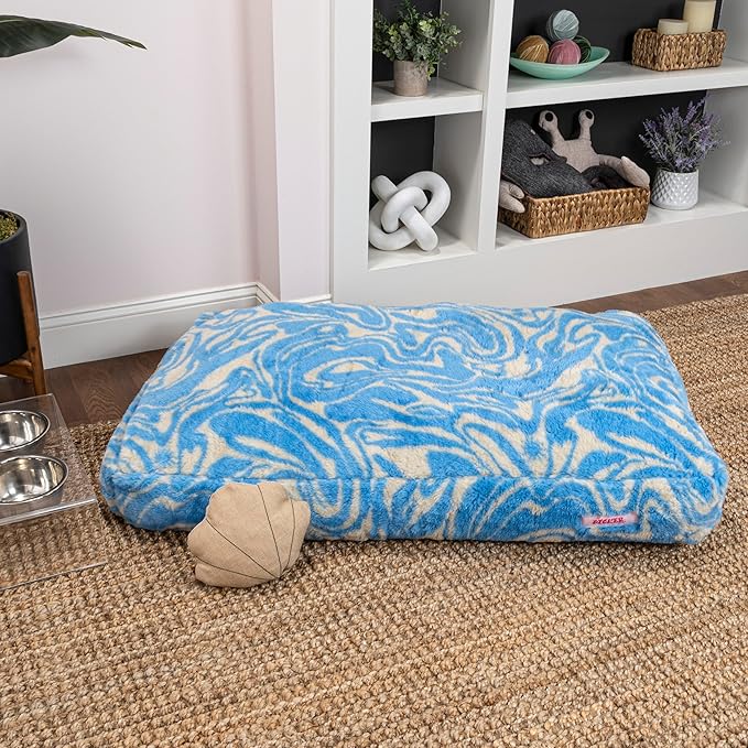 DBD3001G-M Mabel 35" x 23" Designer Modern Ultra Soft Reversible Plush Rectangular Pet Bed with Washable Cover, Blue Lemonade Twist