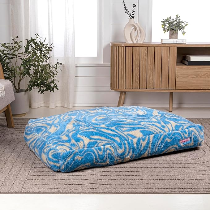 DBD3001G-M Mabel 35" x 23" Designer Modern Ultra Soft Reversible Plush Rectangular Pet Bed with Washable Cover, Blue Lemonade Twist
